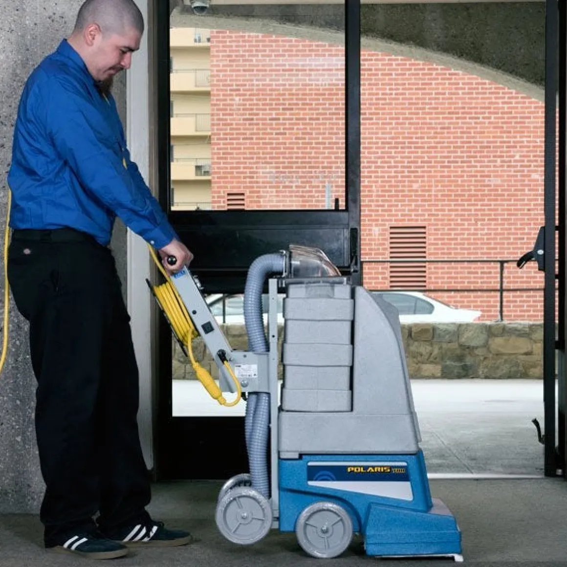 EDIC 701PS Polaris™ Self-Contained Carpet Scrubbing & Cleaning Machine (7 Gallons) - 17" Head